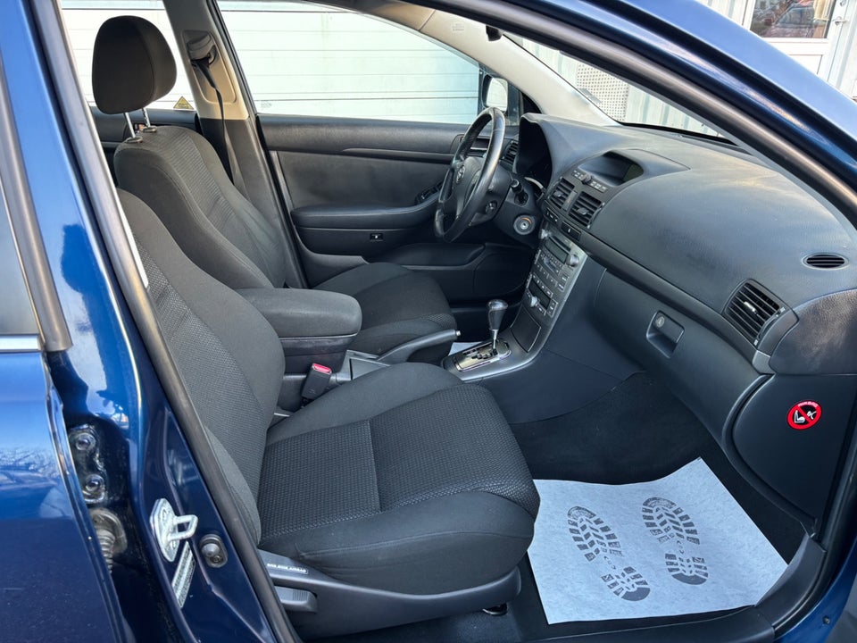 Toyota Avensis 2,4 Sol stc. aut. 5d