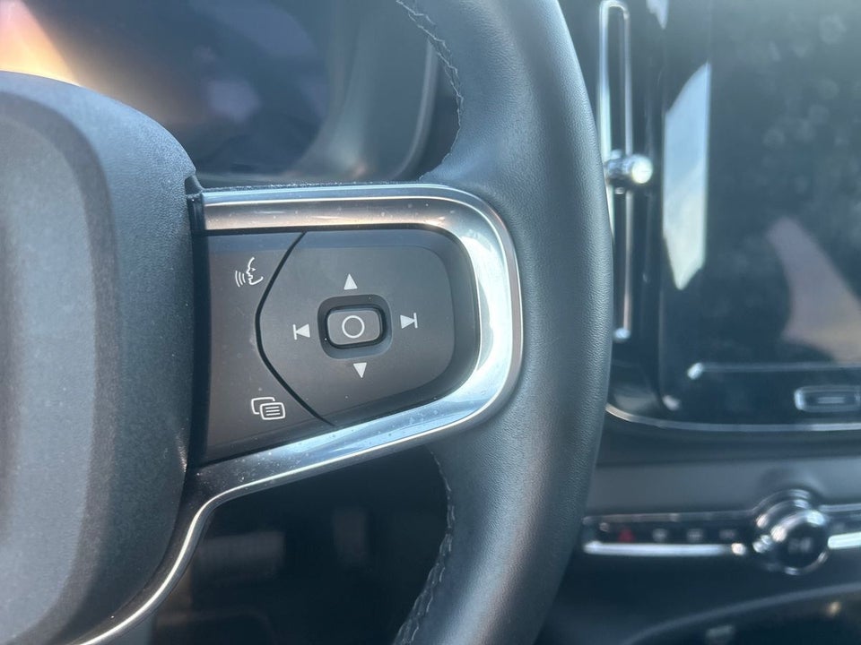 Volvo EX40 Extended Range Black Edition 5d