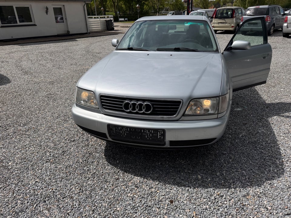 Audi A6 2,6  4d