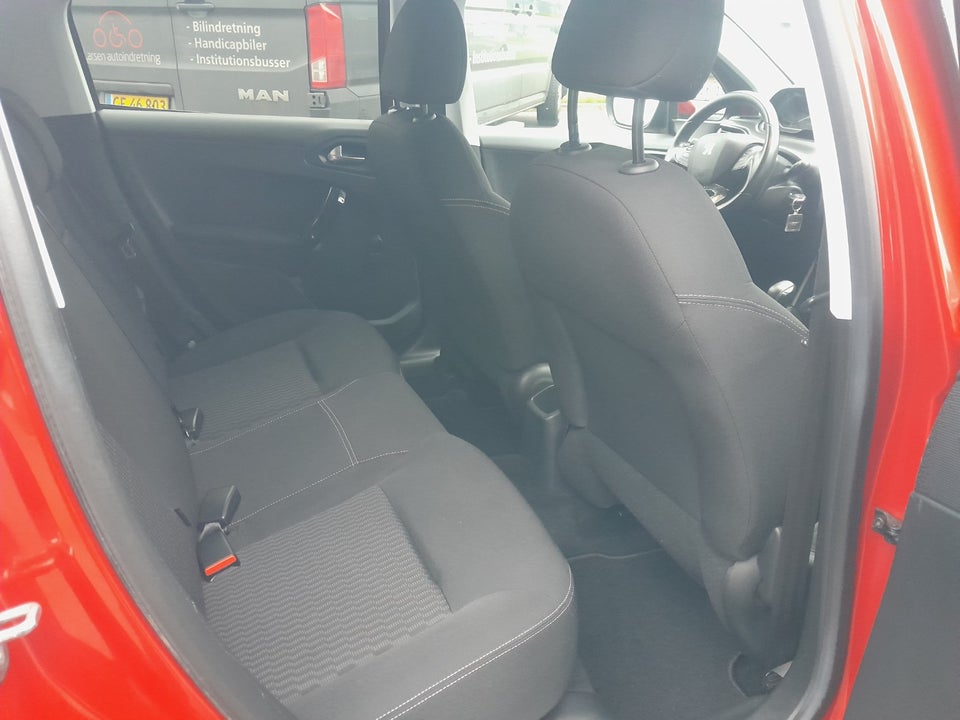 Peugeot 208 1,2 VTi 82 Strike 5d