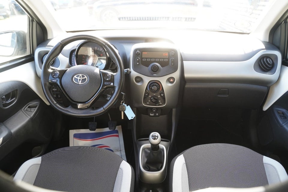 Toyota Aygo 1,0 VVT-i x-play 5d