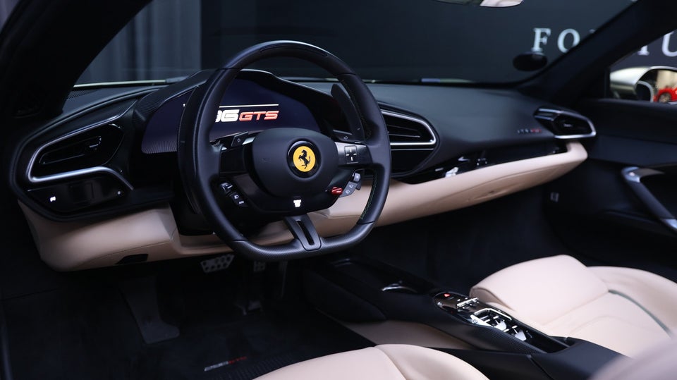 Ferrari 296 GTS 2,9 DCT 2d