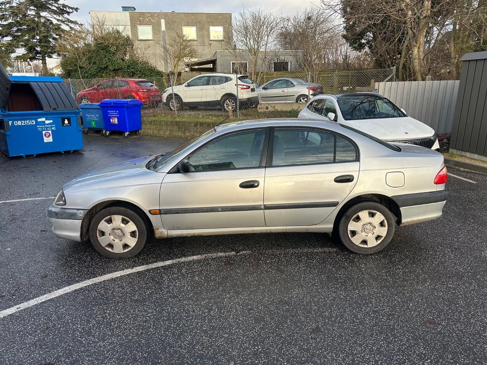 Toyota Avensis 1,6 Terra 4d