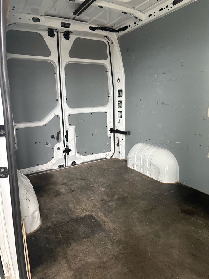 Renault Master III T35 2,3 dCi 170 L2H2 Kassevogn