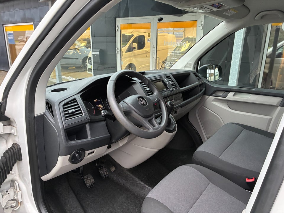 VW Transporter 2,0 TDi 102 Kassevogn lang
