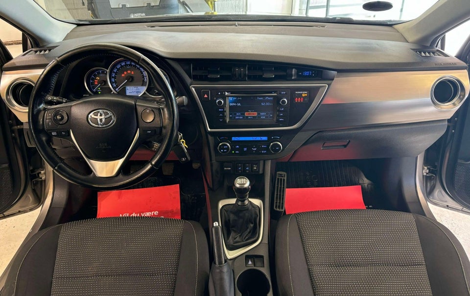 Toyota Auris 1,4 D-4D T2 Premium Touring Sports 5d