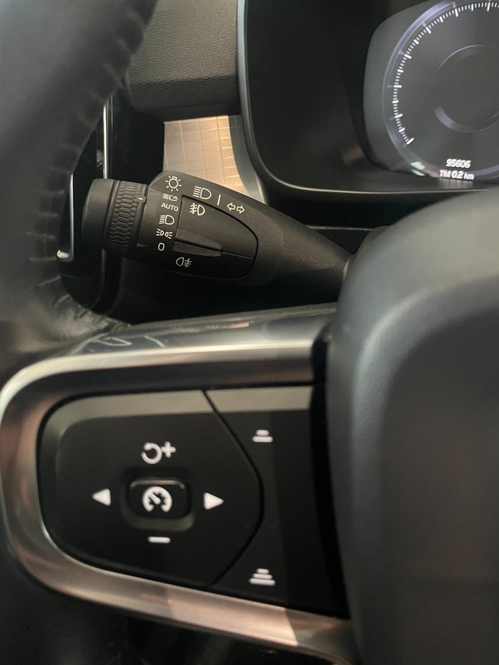 Volvo XC40 2,0 D4 190 Momentum aut. AWD 5d