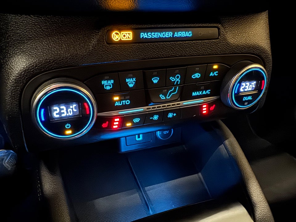 Ford Focus 1,0 EcoBoost Titanium Business stc. 5d