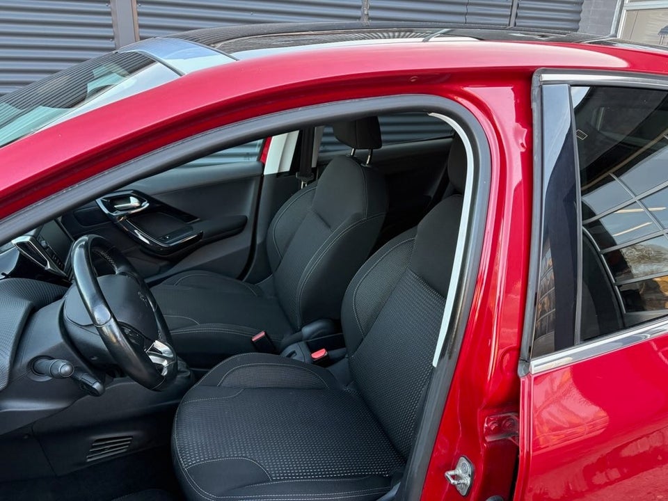 Peugeot 208 1,6 BlueHDi 100 Allure Sky 5d