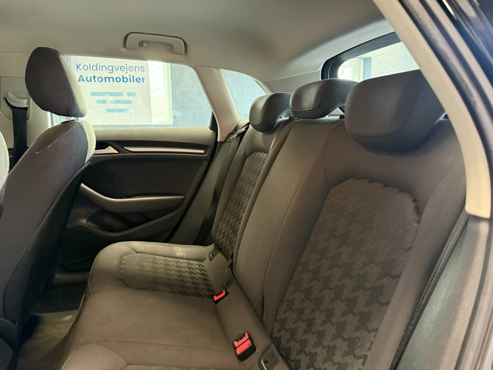 Audi A3 1,6 TDi 110 Ultra Attraction 4d