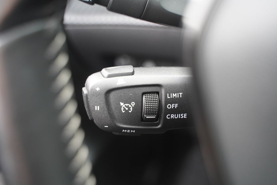 Peugeot 208 1,2 PureTech 100 Allure Sky 5d