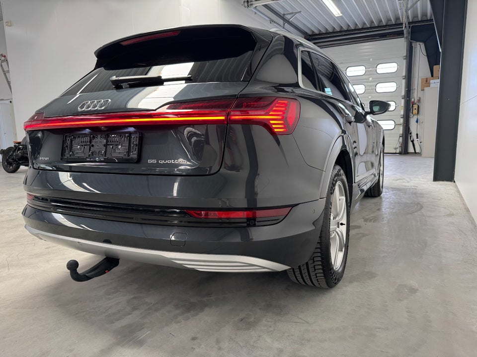 Audi e-tron 55 quattro 5d