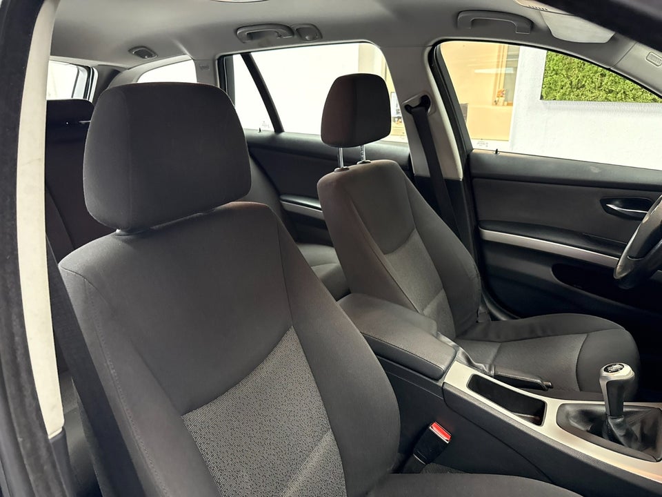 BMW 320i 2,0 Touring 5d