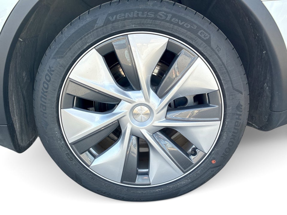 Tesla Model Y Long Range AWD 5d