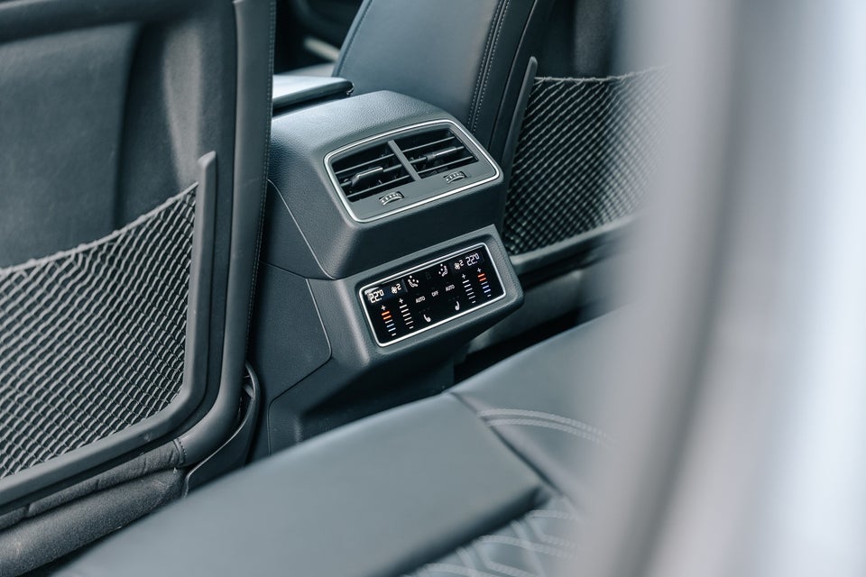 Audi e-tron 55 S-line quattro 5d