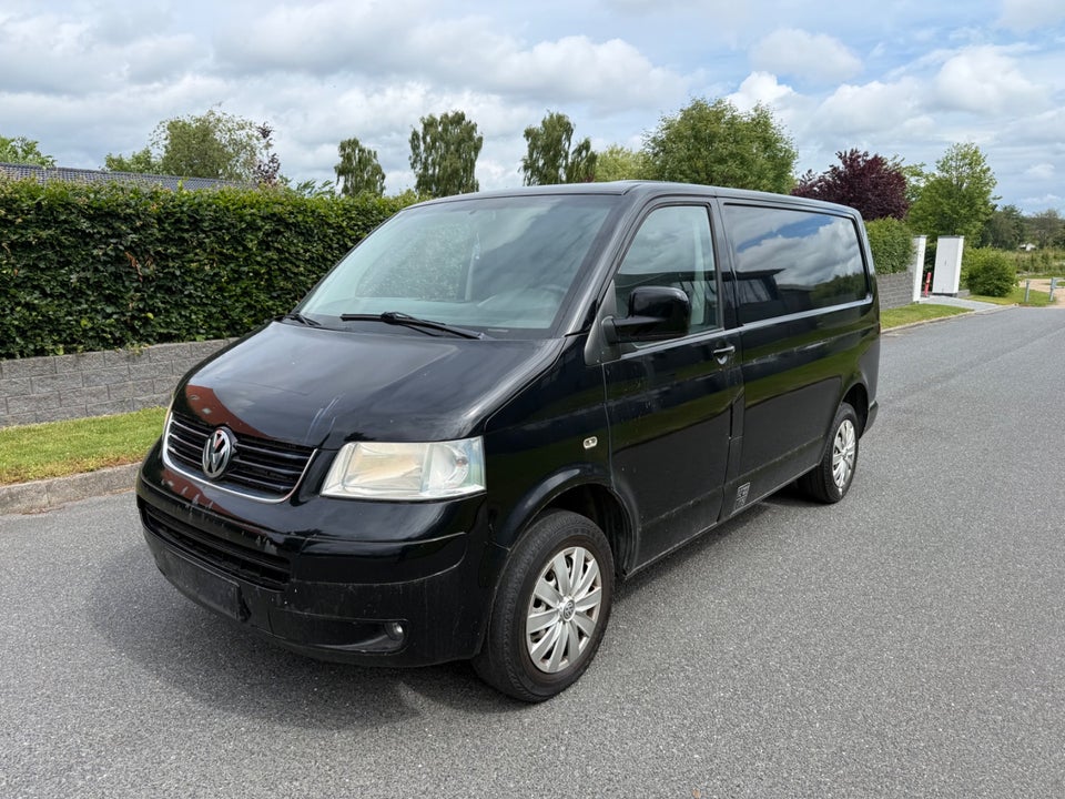 VW Transporter 2,5 TDi 130 kort 5d