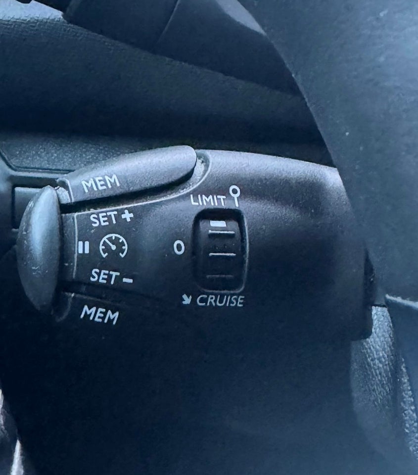 Peugeot 308 1,2 e-THP 130 Allure Sky 5d