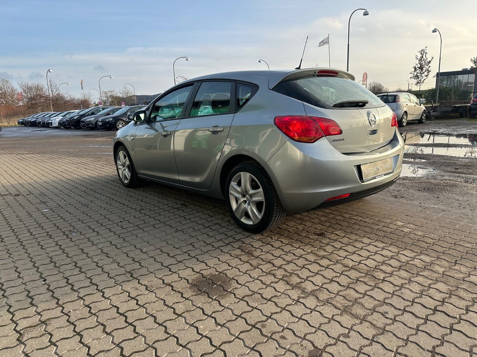 Opel Astra 1,6 Enjoy 5d