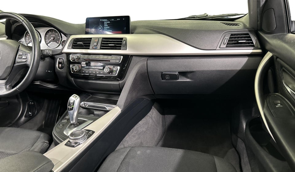 BMW 320d 2,0 Touring 5d