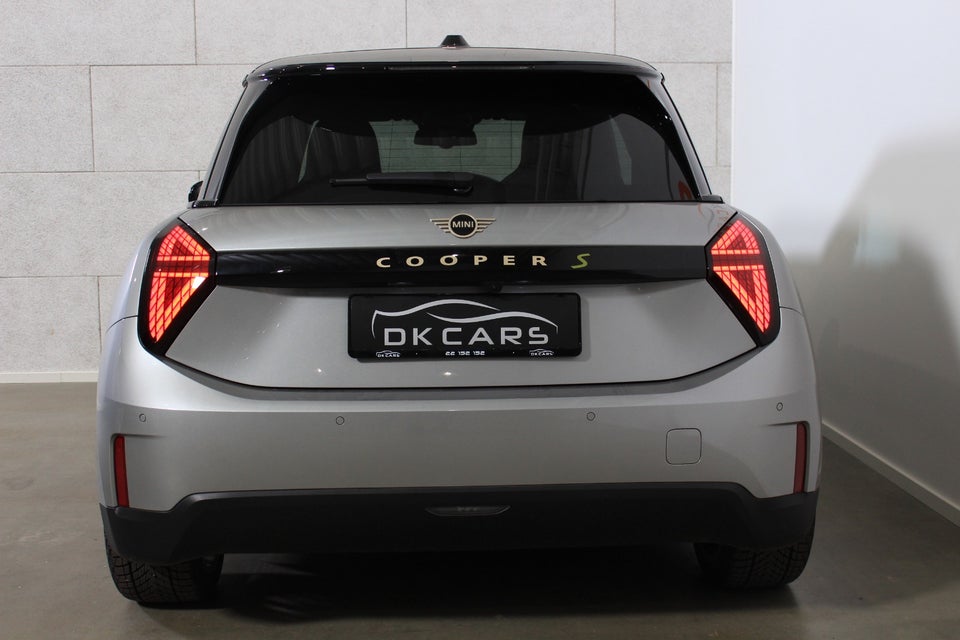 MINI Cooper SE Favoured Trim XL 3d