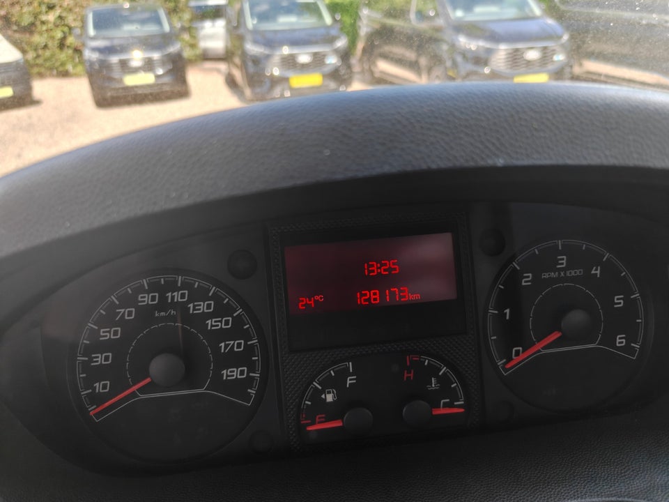 Peugeot Boxer 335 2,0 BlueHDi 130 L2H2