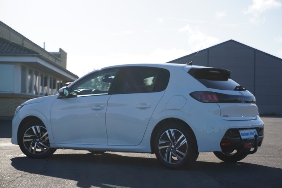 Peugeot 208 1,2 PureTech 100 Allure Sky 5d