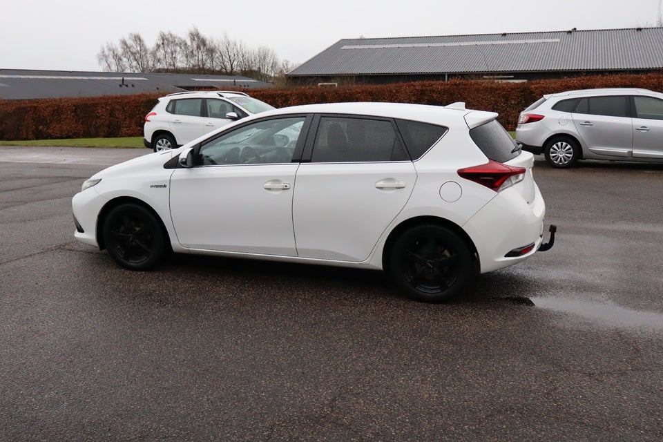 Toyota Auris 1,8 Hybrid Executive CVT 5d