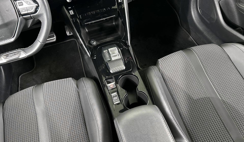 Peugeot e-208 50 GT 5d
