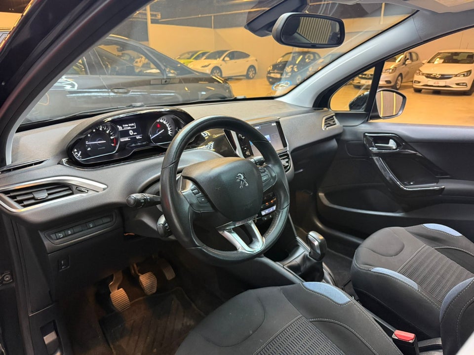 Peugeot 208 1,2 VTi Allure Sky 5d
