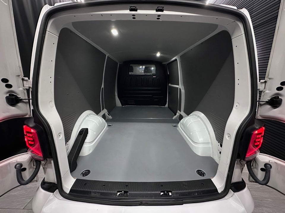 VW Transporter 2,0 TDi 150 Kassevogn DSG lang