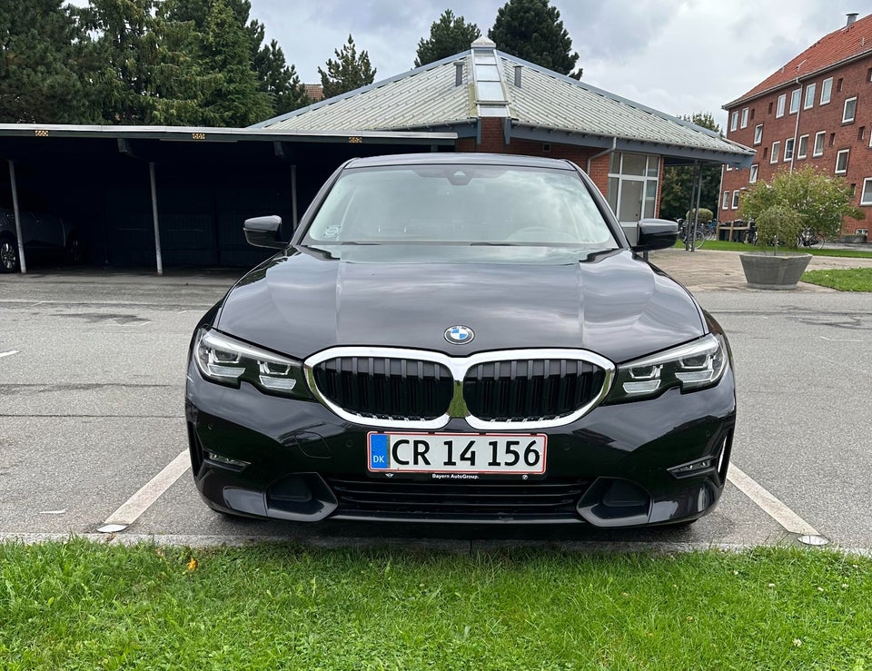 BMW 320i 2,0 Connected aut. 4d