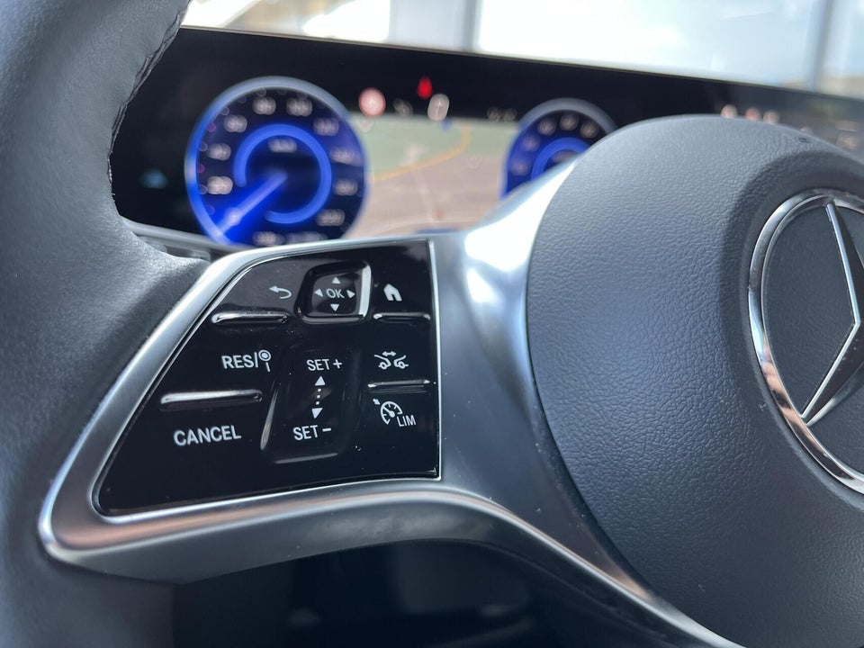 Mercedes EQA300 4Matic 5d