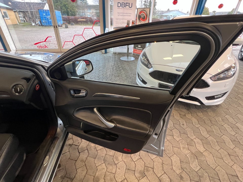 Ford Mondeo 2,5 20V Turbo Titanium stc. 5d