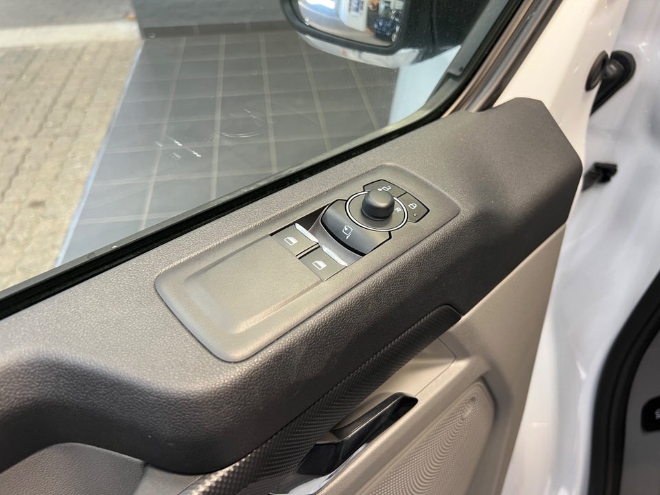 Ford E-Transit Custom 320 L1 71 Limited Mandskabsvogn