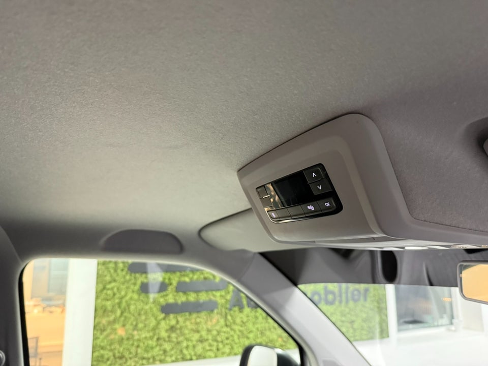 VW Transporter 2,0 TDi 110 Kassevogn lang