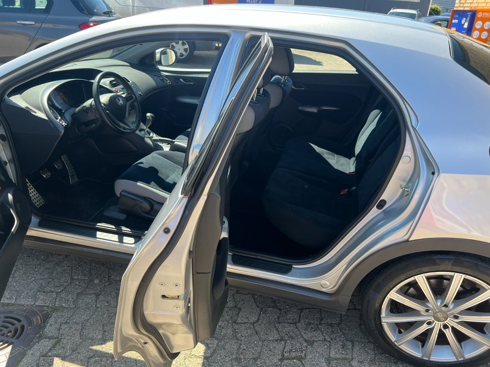 Honda Civic 1,8 Sport 5d