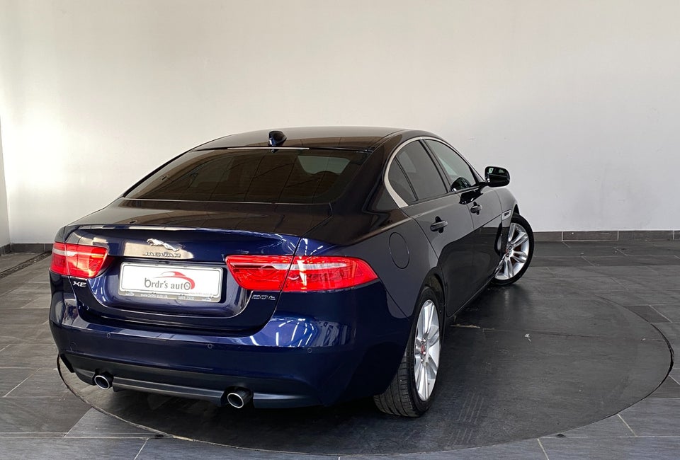 Jaguar XE 2,0 P200 Pure aut. 4d