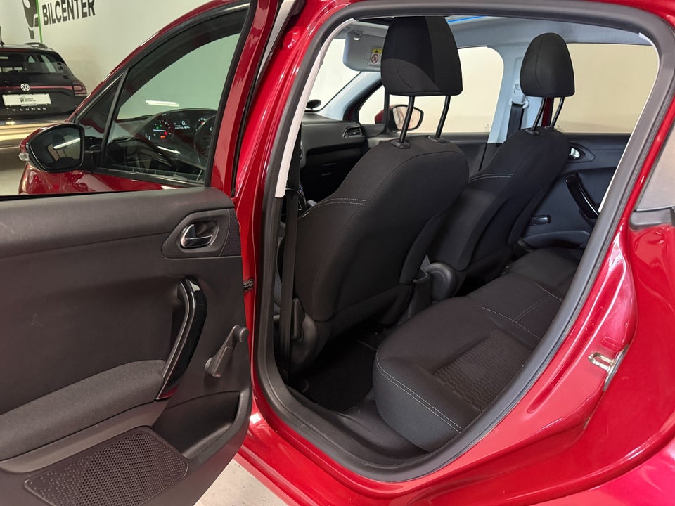 Peugeot 208 1,6 BlueHDi 100 Envy Sky 5d