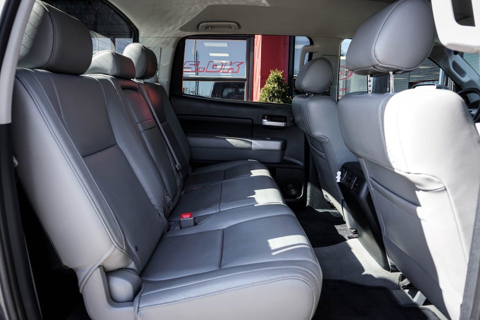 Toyota Tundra 5,7 V8 i-Force CrewMax TRD 4d