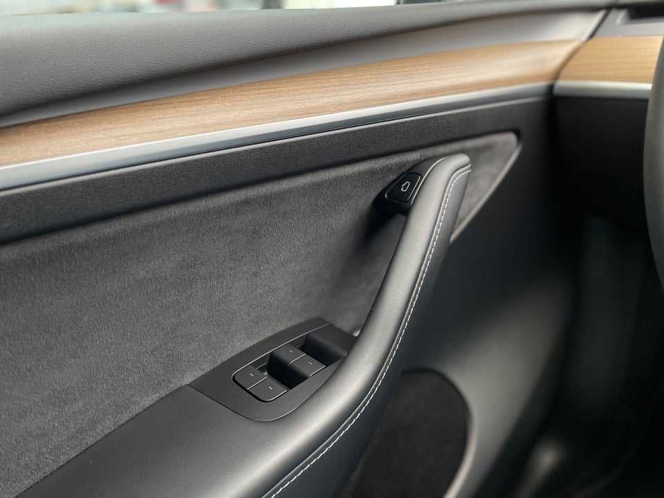 Tesla Model Y Long Range AWD 5d