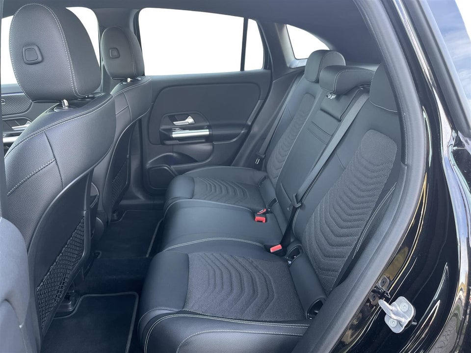 Mercedes EQA300 Progressive 4Matic 5d