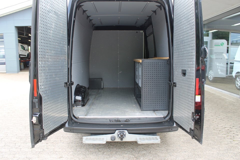 VW Crafter 30 2,0 TDi 177 Kassevogn L3H2 aut.