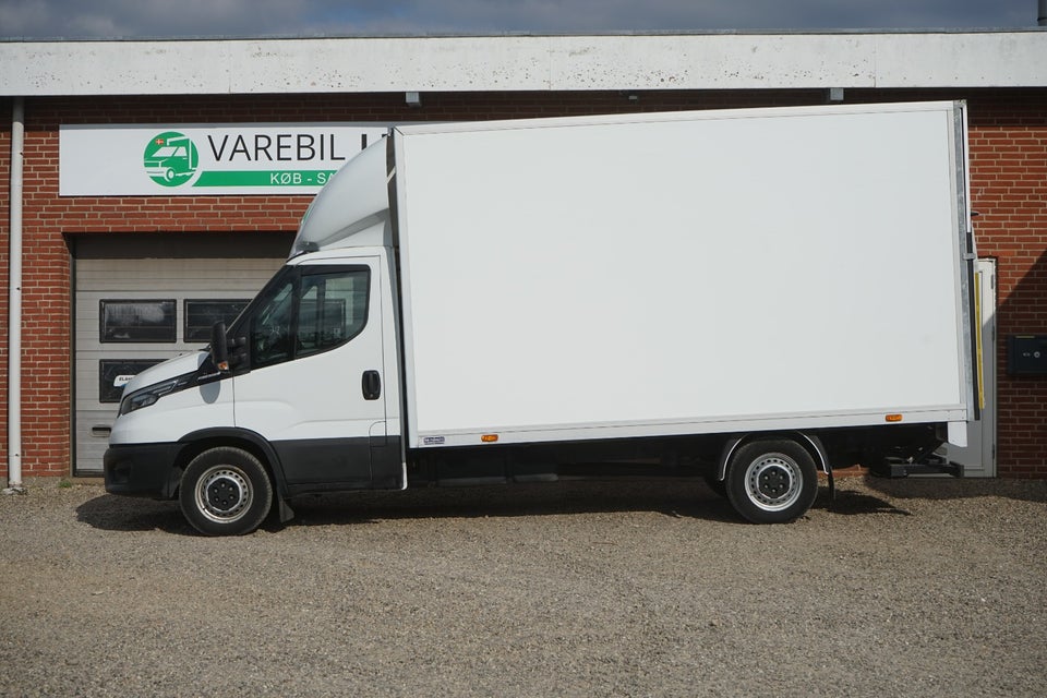 Iveco Daily 3,0 35S18 4100mm Box m/lift AG8