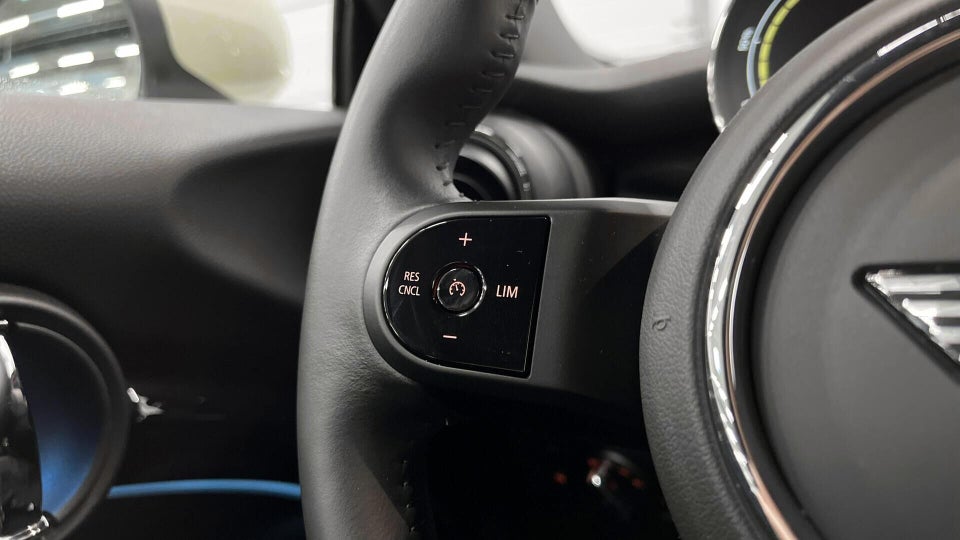 MINI Cooper SE Classic Trim 3d