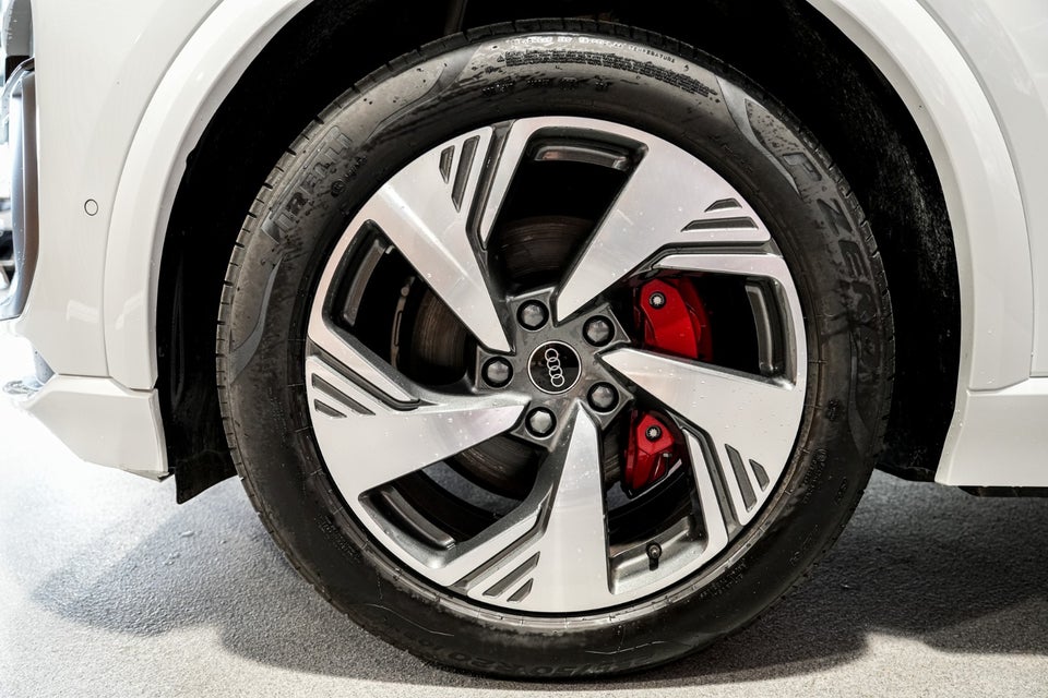 Audi Q6 e-tron S-line quattro 5d