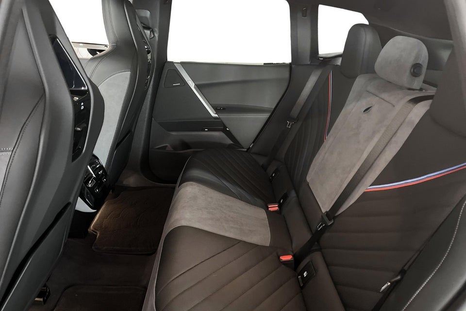 BMW iX xDrive60 Fully Charged 5d