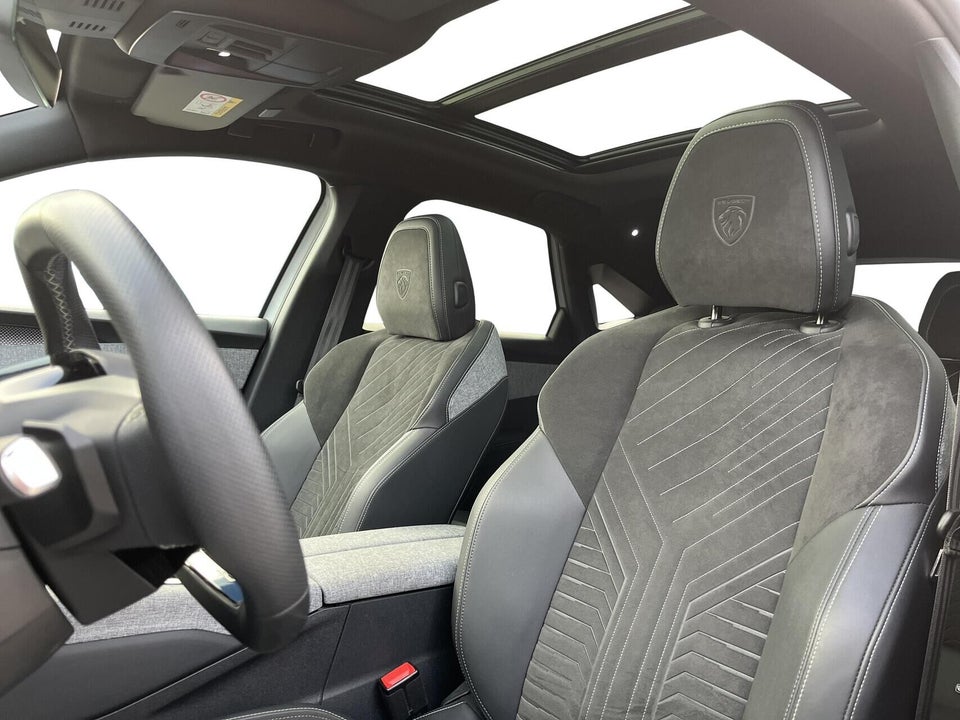 Peugeot e-3008 77 GT Pack 5d