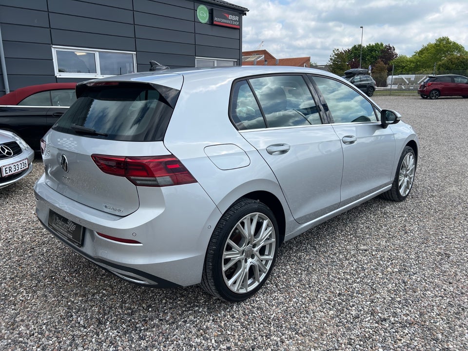 VW Golf VIII 1,4 eHybrid DSG 5d