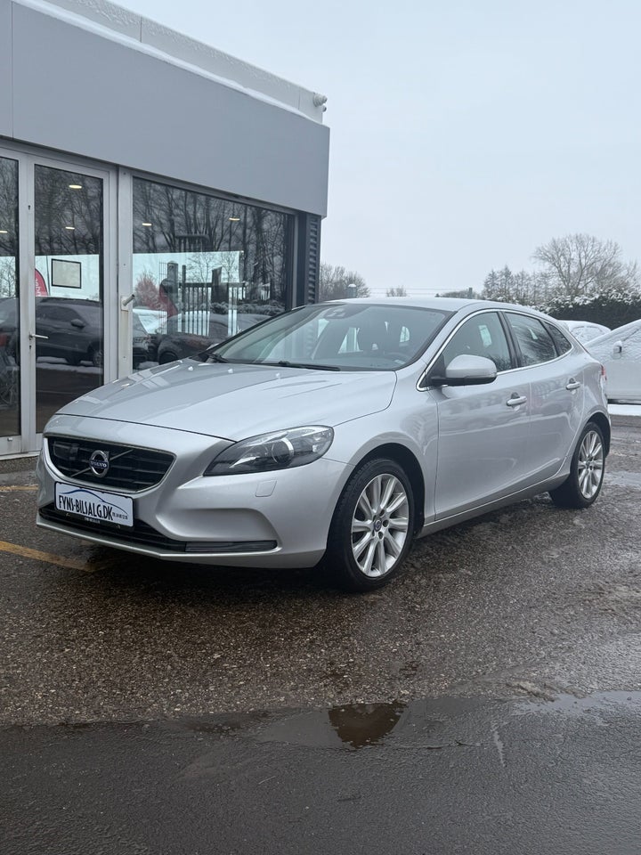 Volvo V40 2,0 D3 150 Inscription aut. 5d