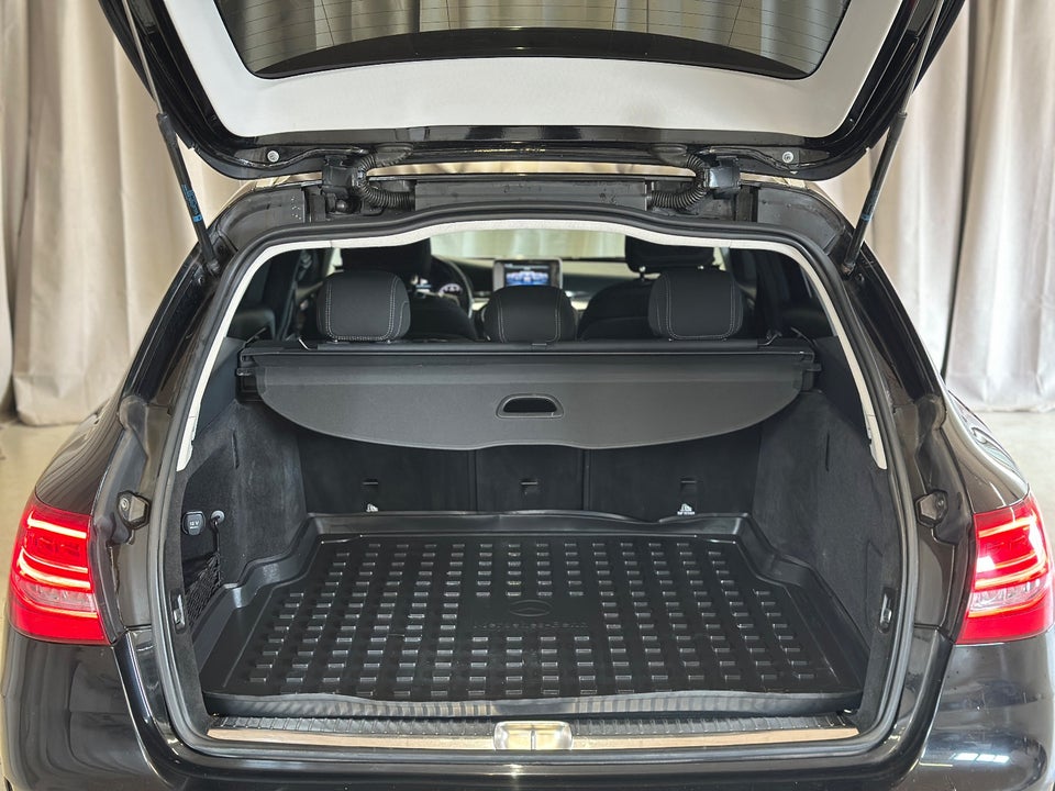 Mercedes C200 2,0 AMG Line stc. aut. 5d